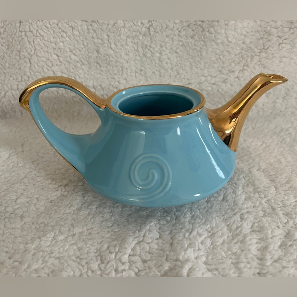 PEARL CHINA Co.(GUARANTED 22k GOLD TRIM) TEA POT ROBIN EGG BLUE, VINTAGE, NO LID